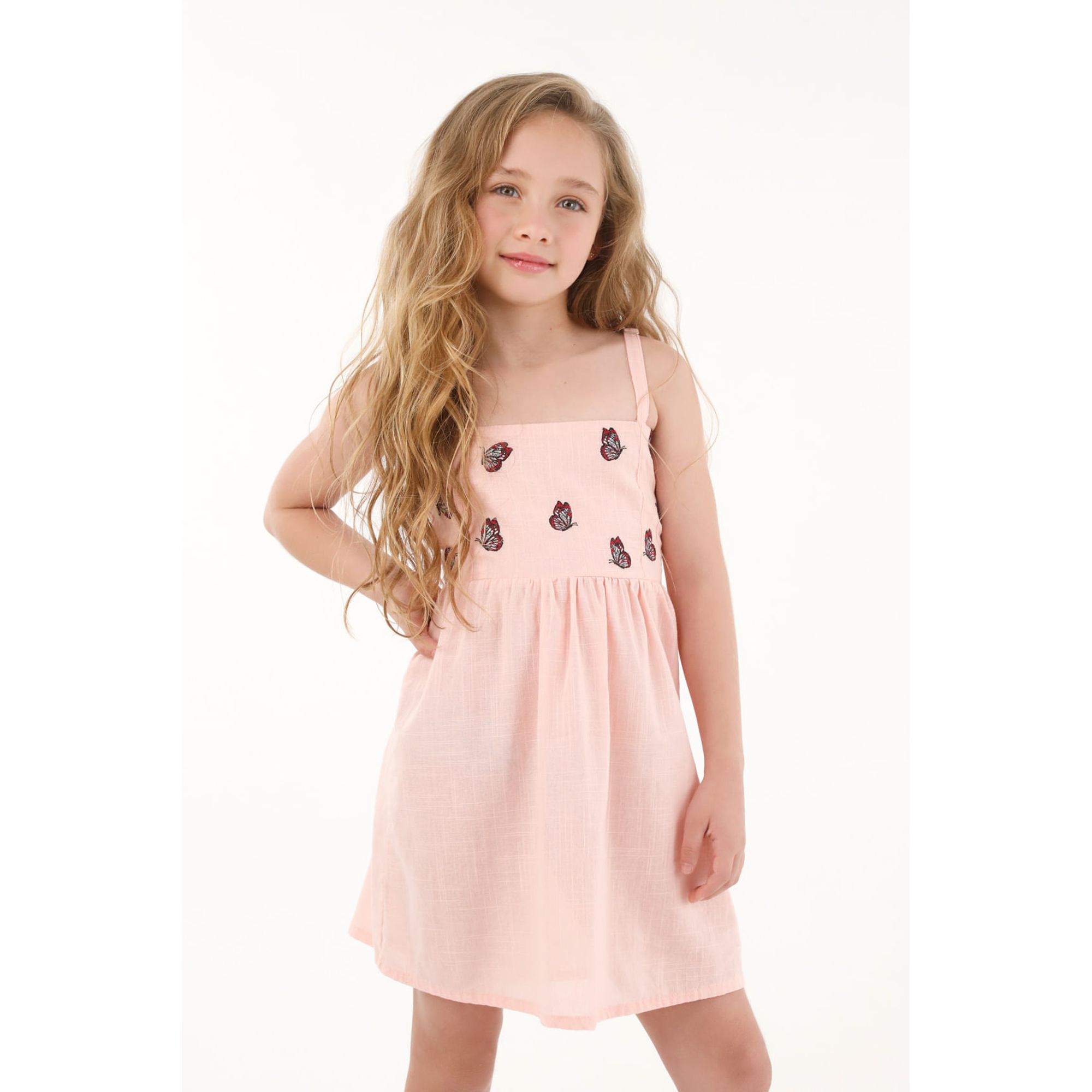 Vestido rosado con mariposas bordadas para niña