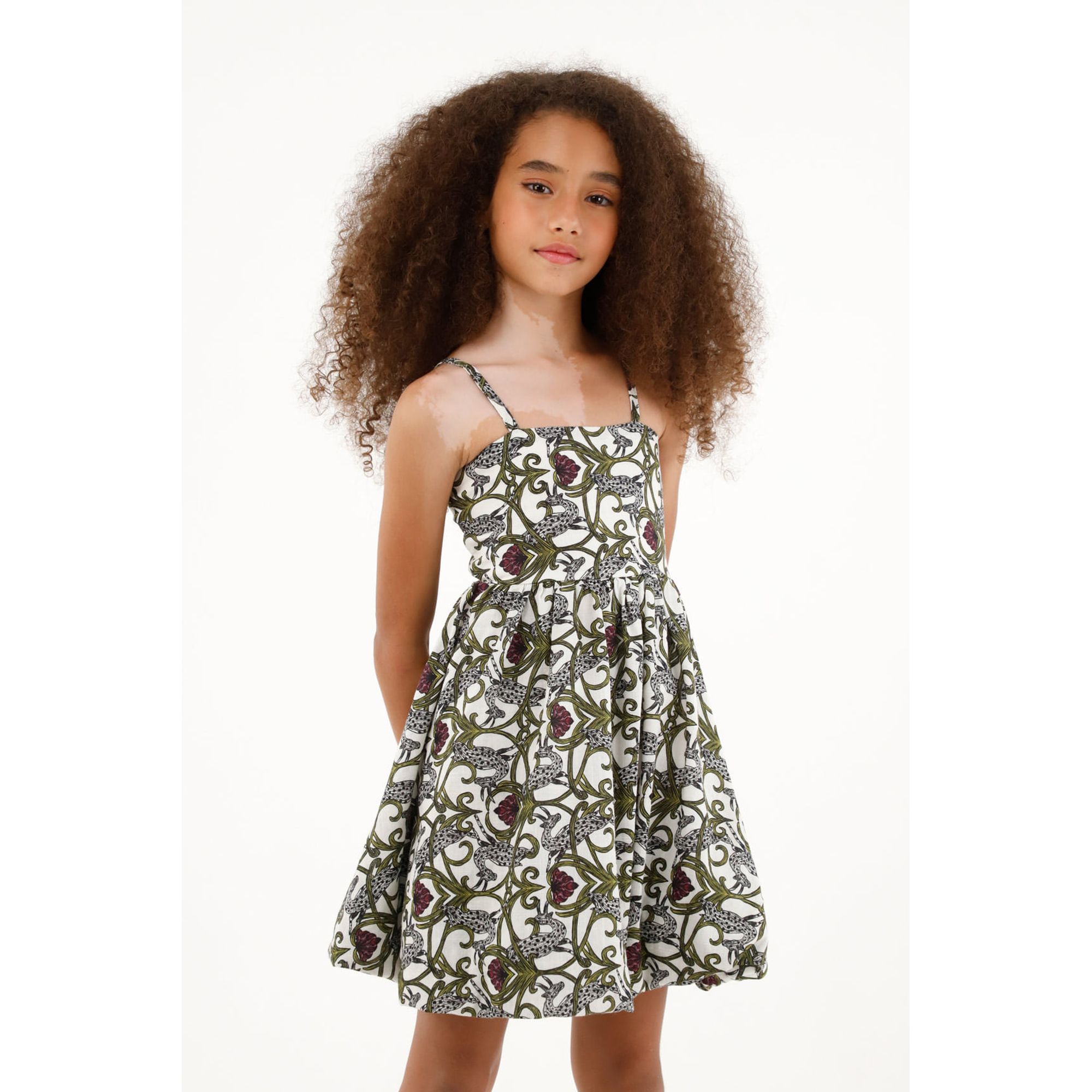 Vestido corto estampado para niña