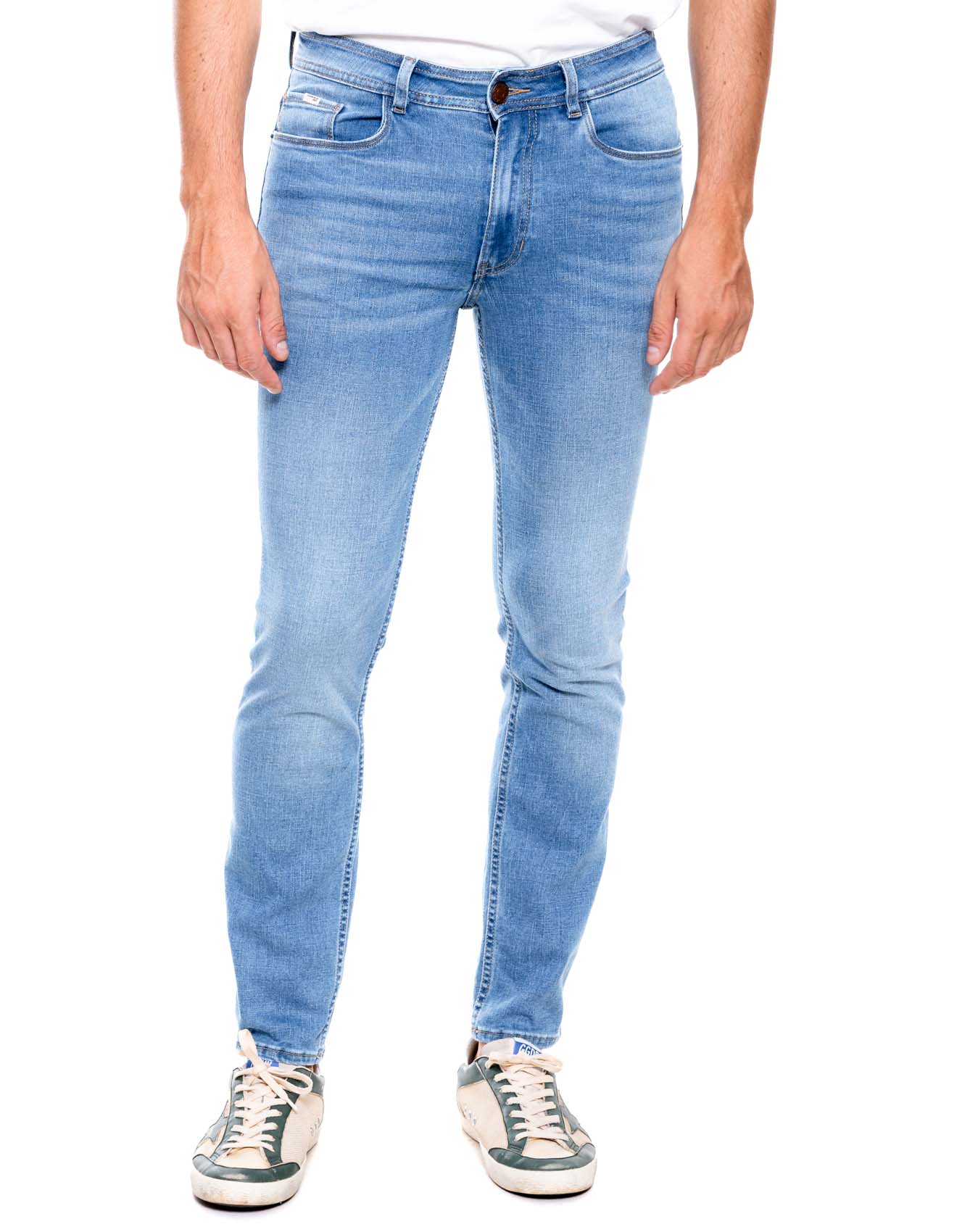 Slim Fit Jeans Tono Medio Con Desgastes
