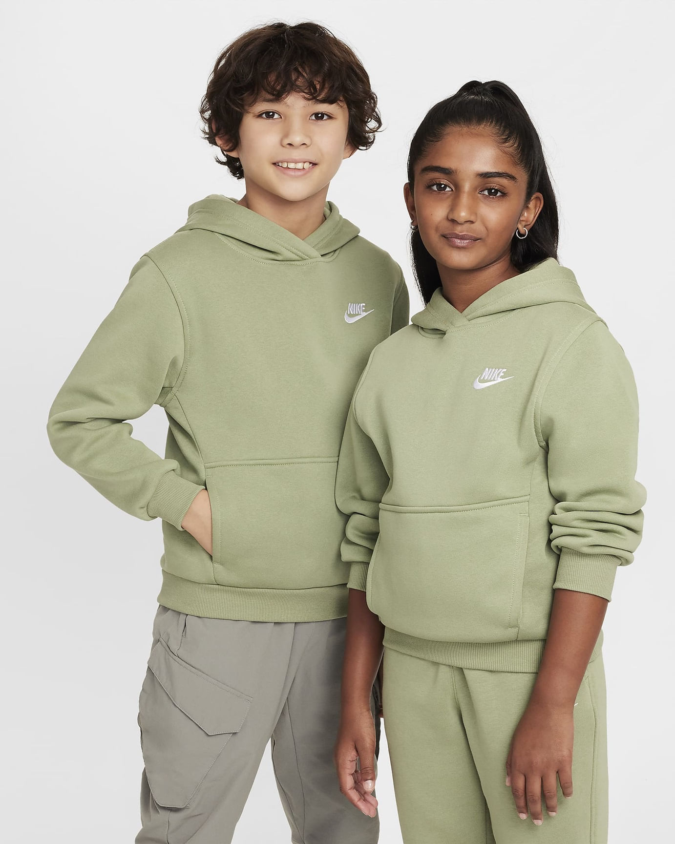Buzo Con Capota Nike Niño Sportswear Club Fleece FD3000-386 Verde