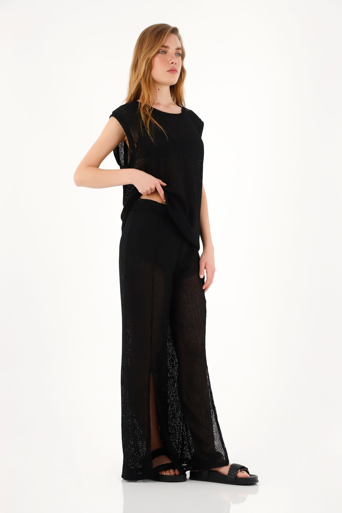 Pantalón negro con aberturas en frente para mujer