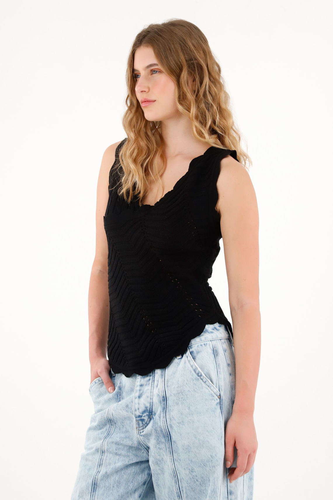 Camisa negra tejida diseño cruzado para mujer