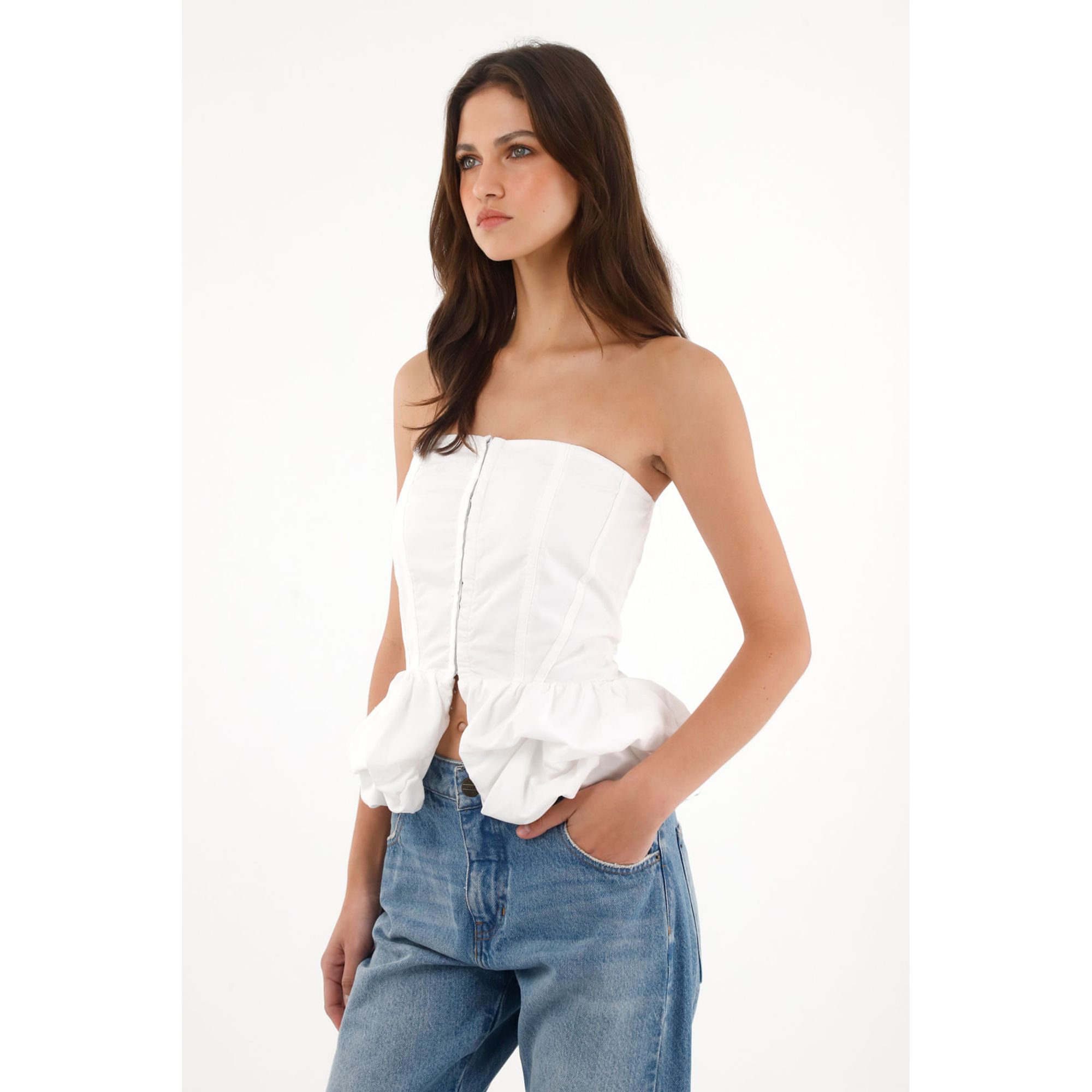 Camisa strapless con corte abombachado crudo para mujer