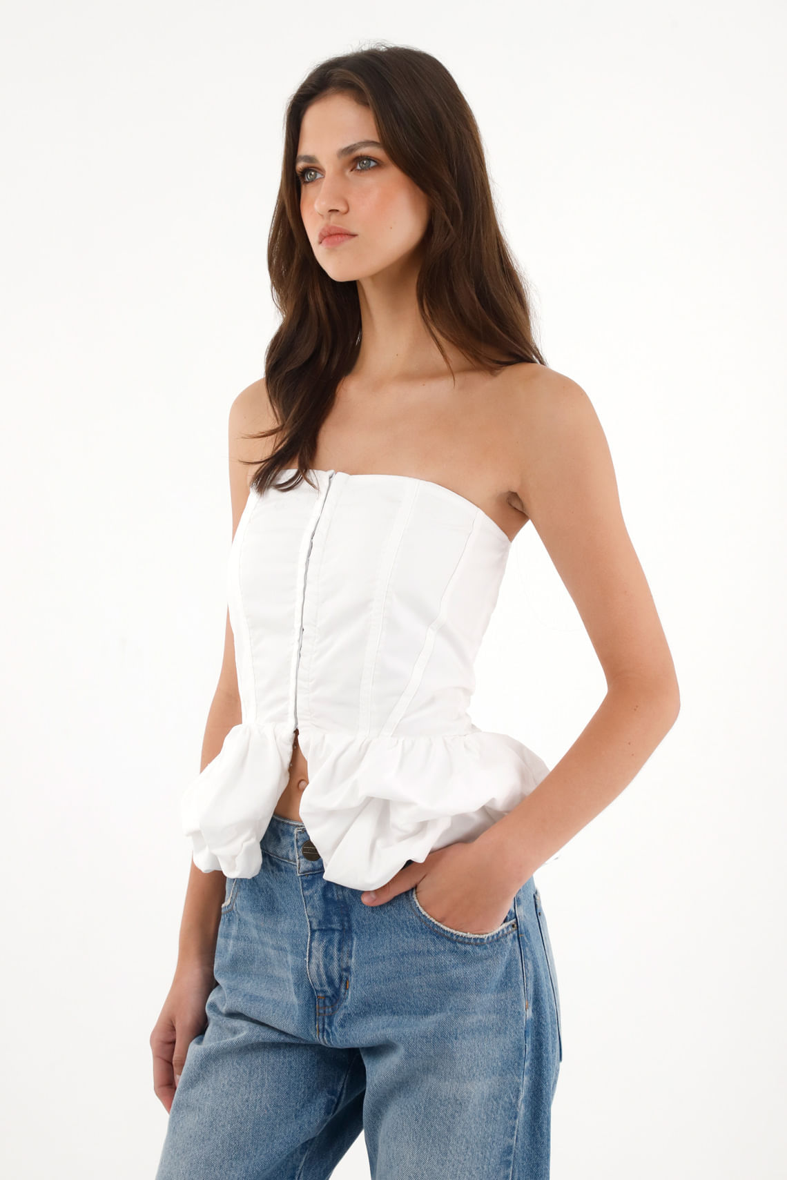 Camisa strapless con corte abombachado crudo para mujer
