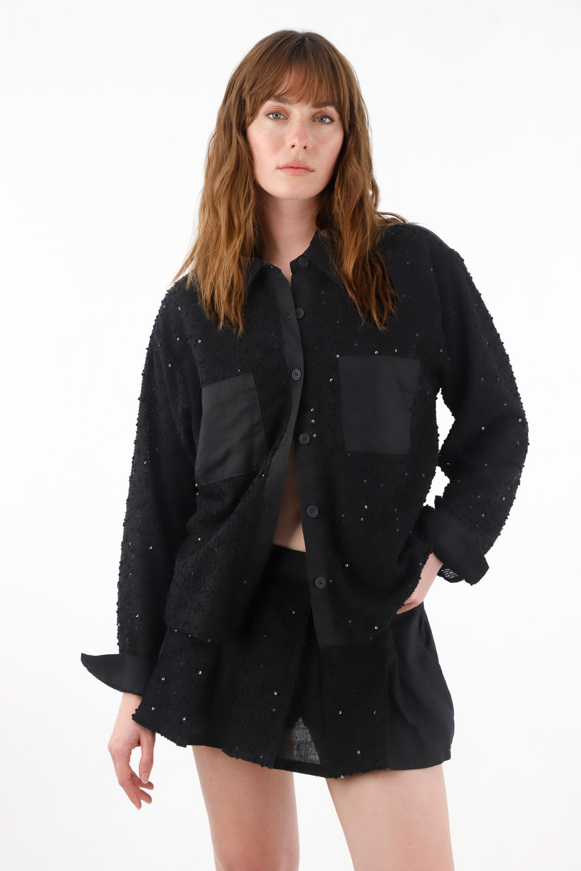Camisa con detalles de lentejuelas y lino negra para mujer