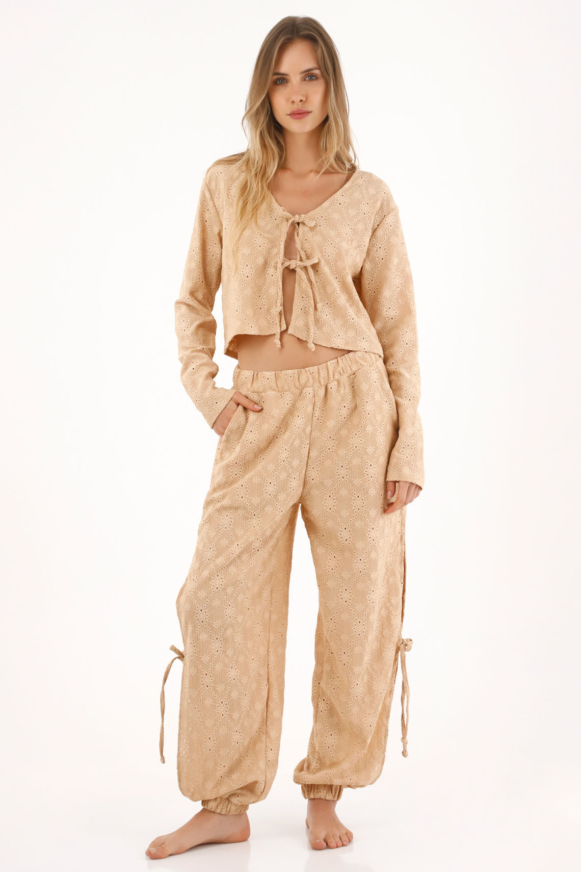 Pantalón Jogger bordado café para mujer