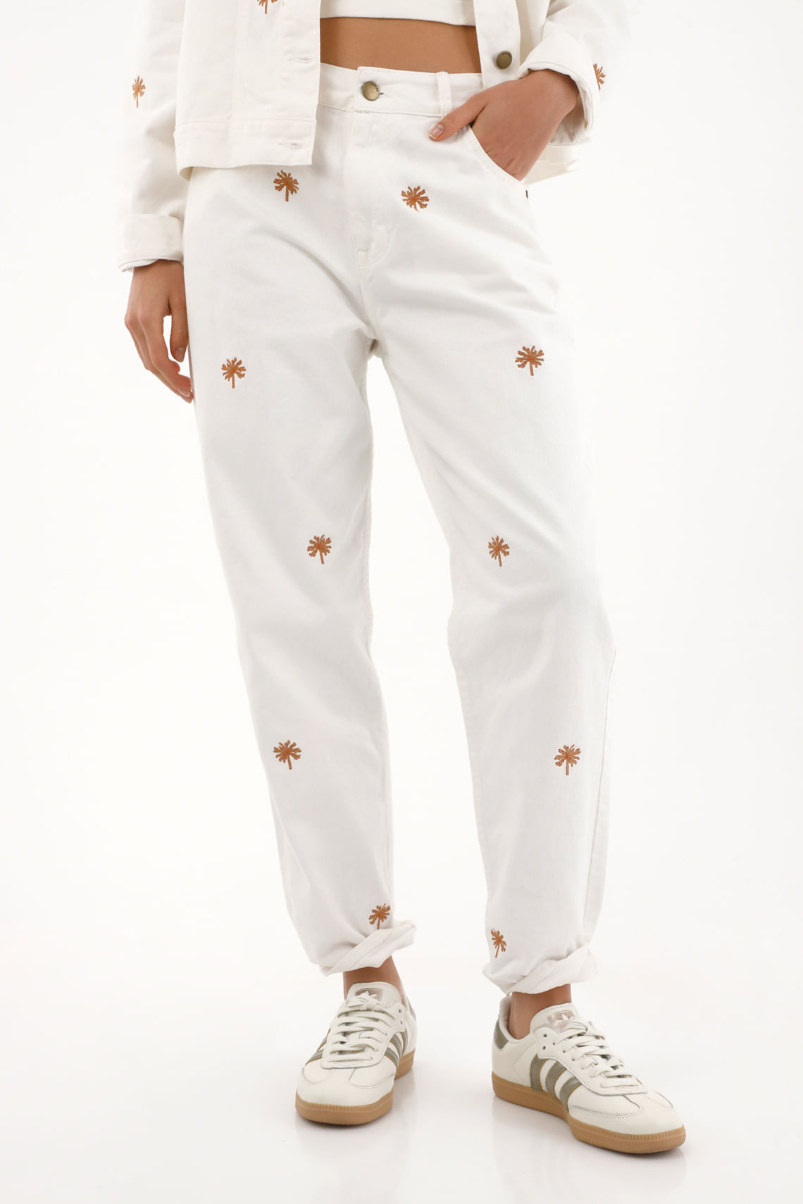 Jean Mom con palmeras bordadas crudo para mujer