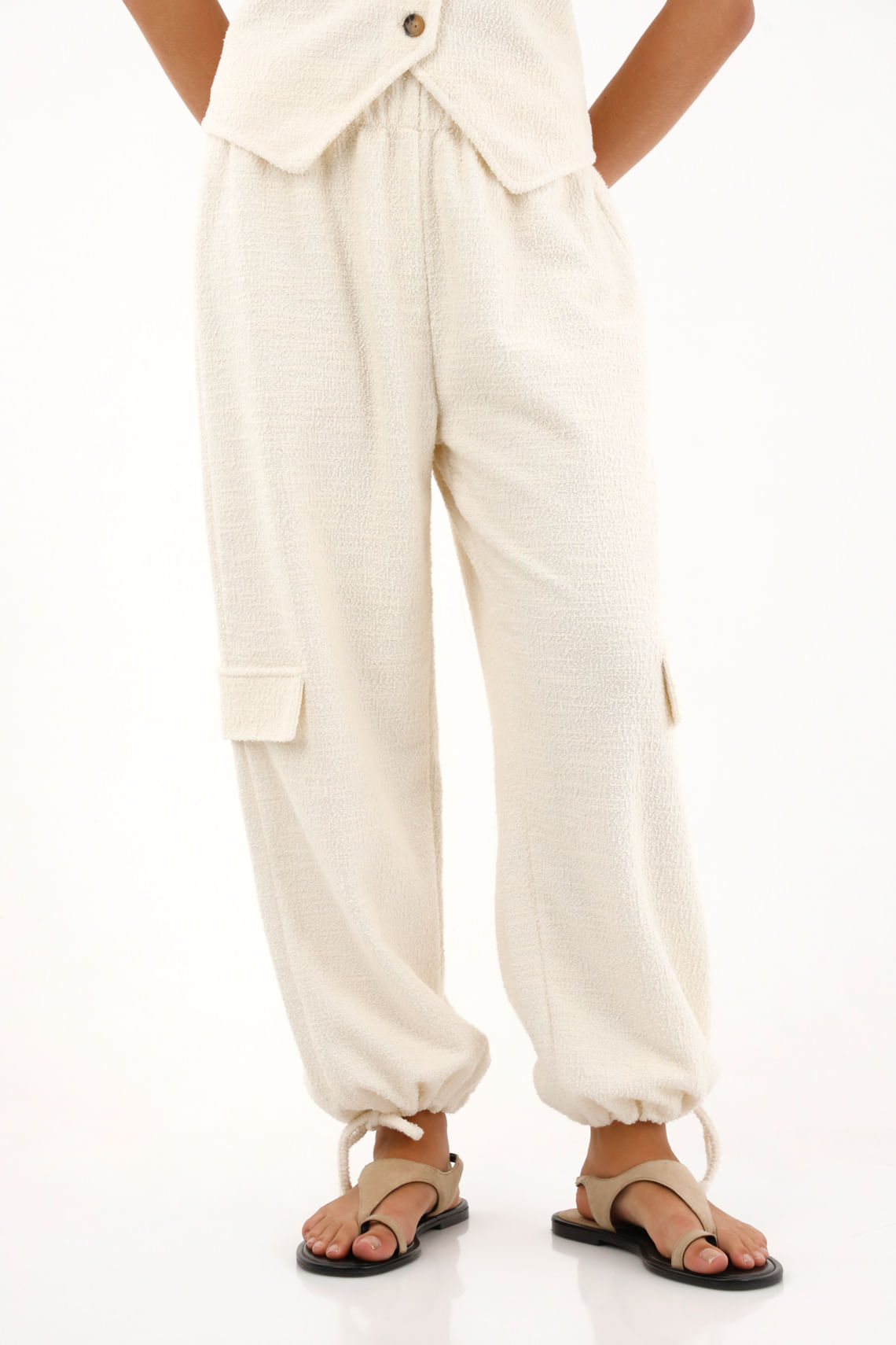 Pantalón jogger tipo tweed crudo para mujer
