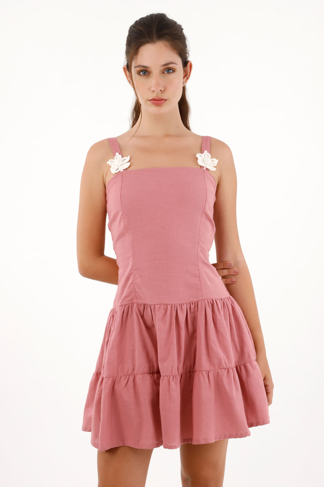Vestido corto con flores tejidas rosado para mujer