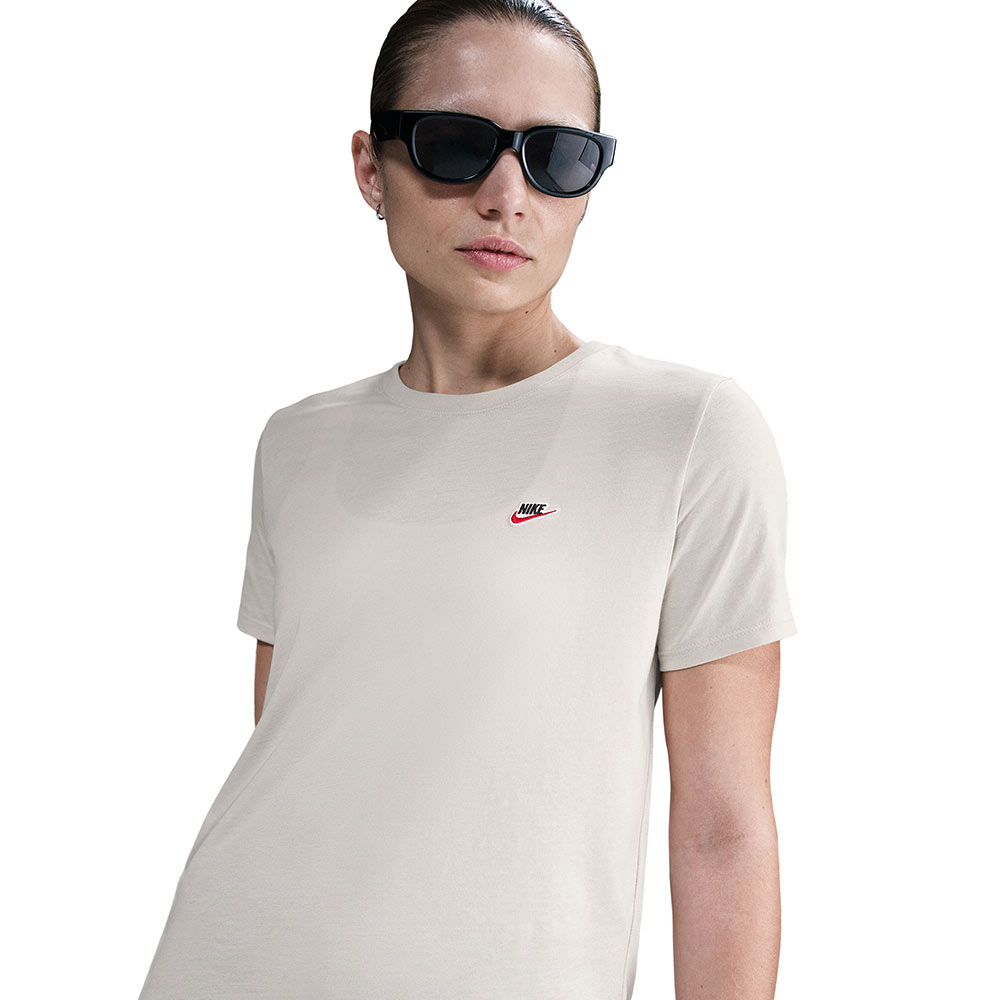 CAMISETA NIKE MUJER DZ4680-104