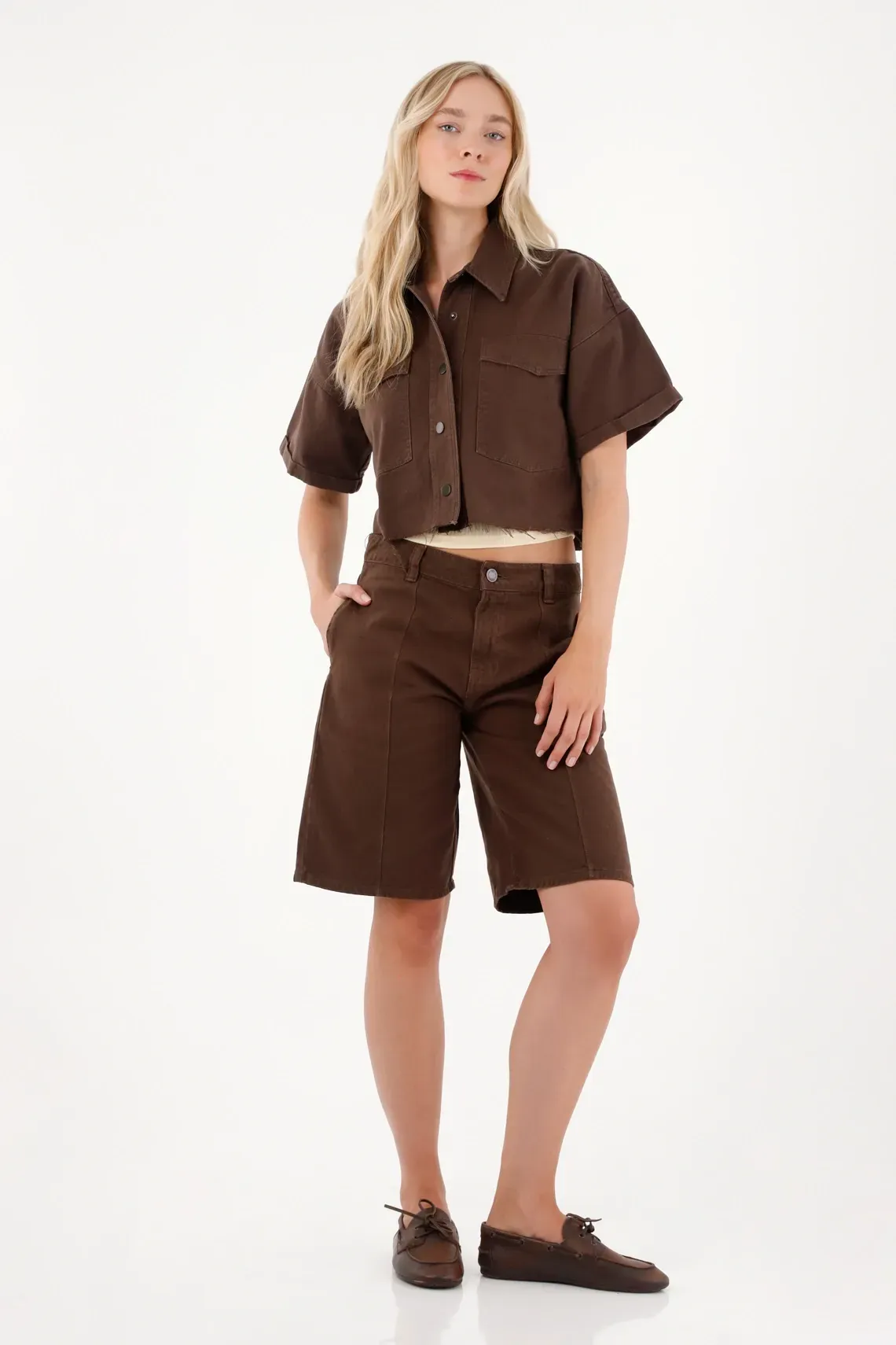 Bermuda en bull denim café para mujer