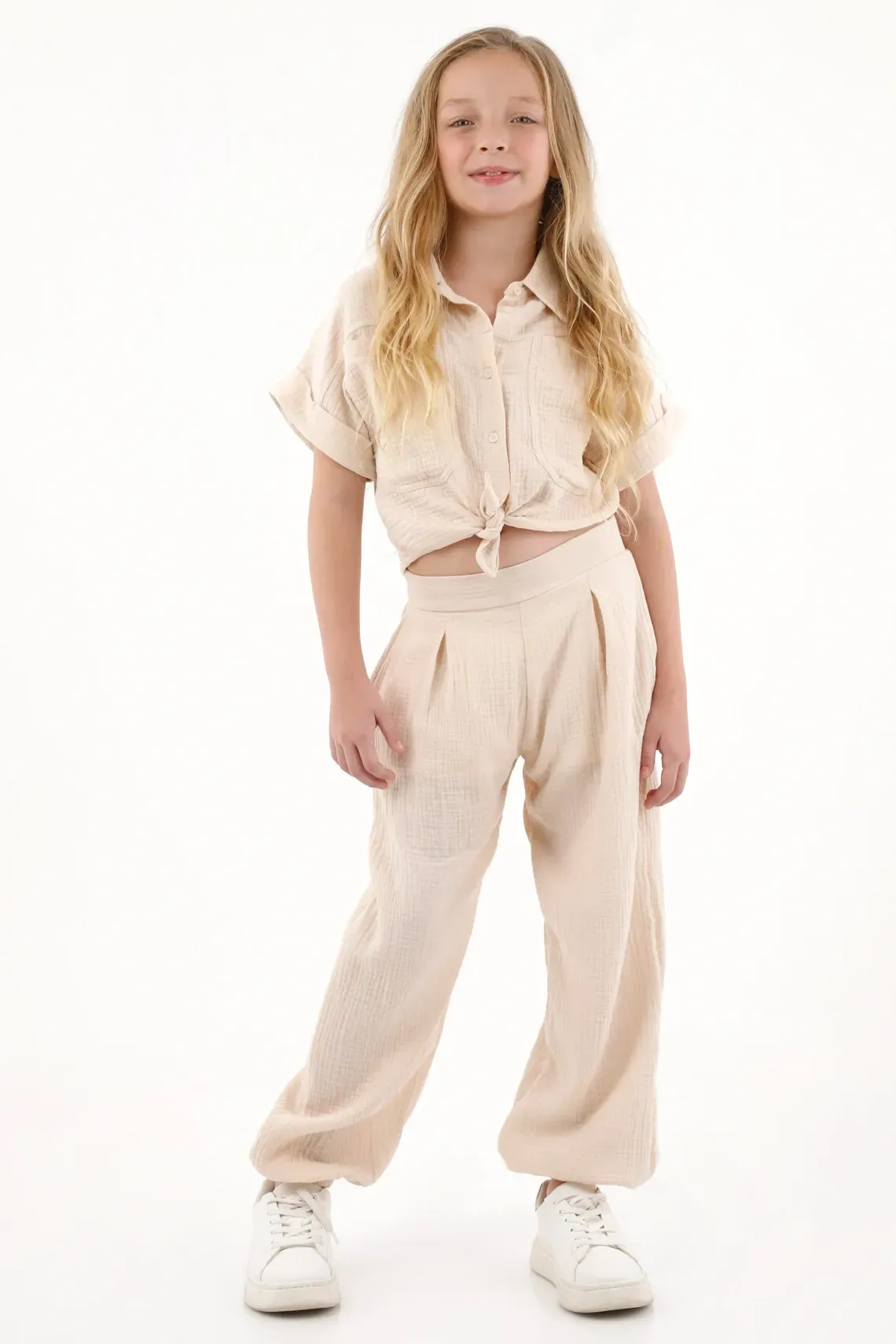 Pantalón tipo jogger crudo para niña