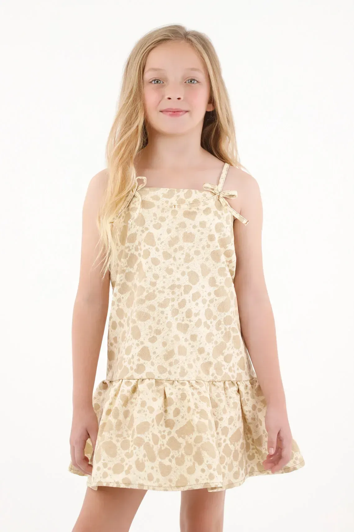Vestido corto con estampado animal print para niña