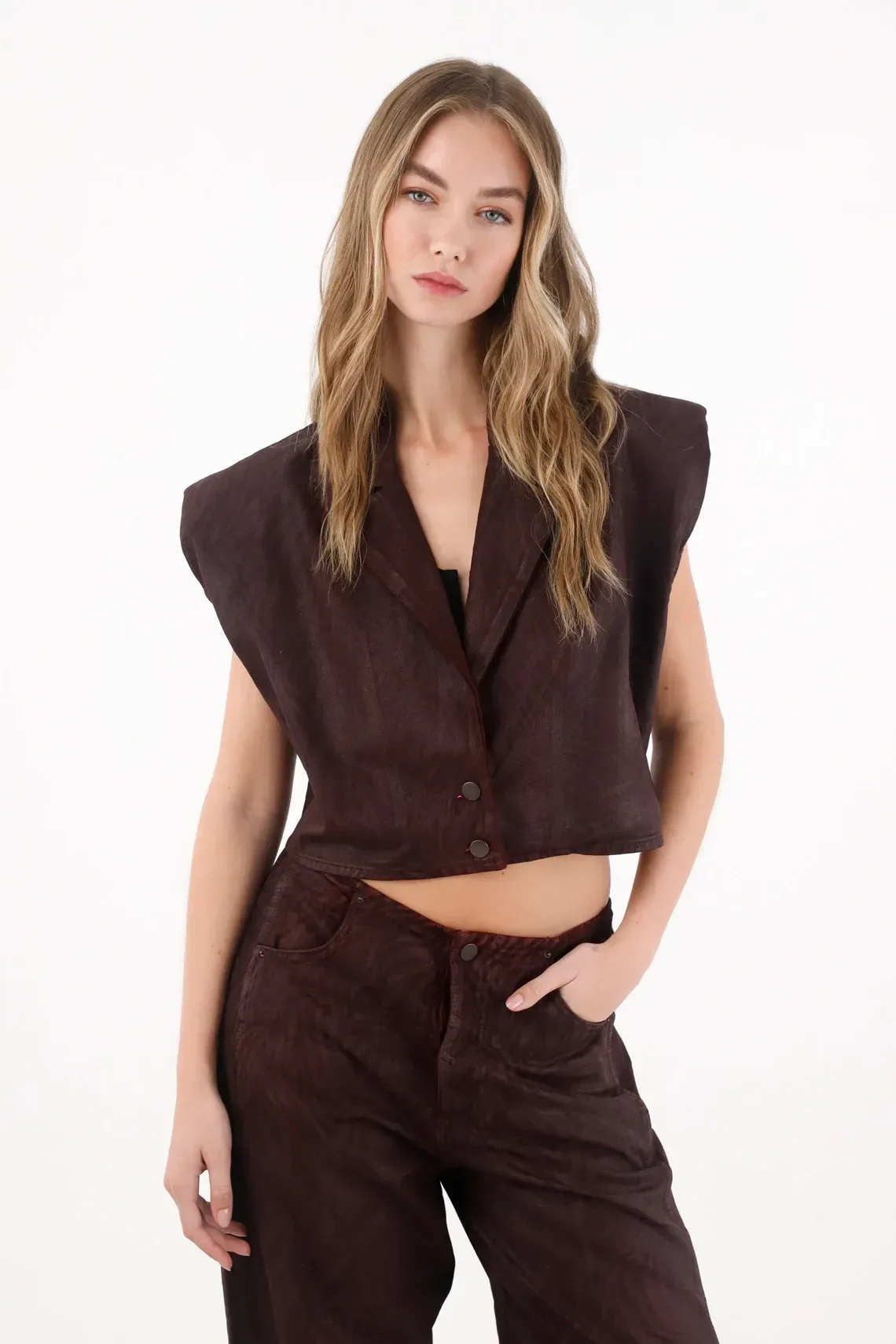 Chaleco crop con estampado animal print para mujer