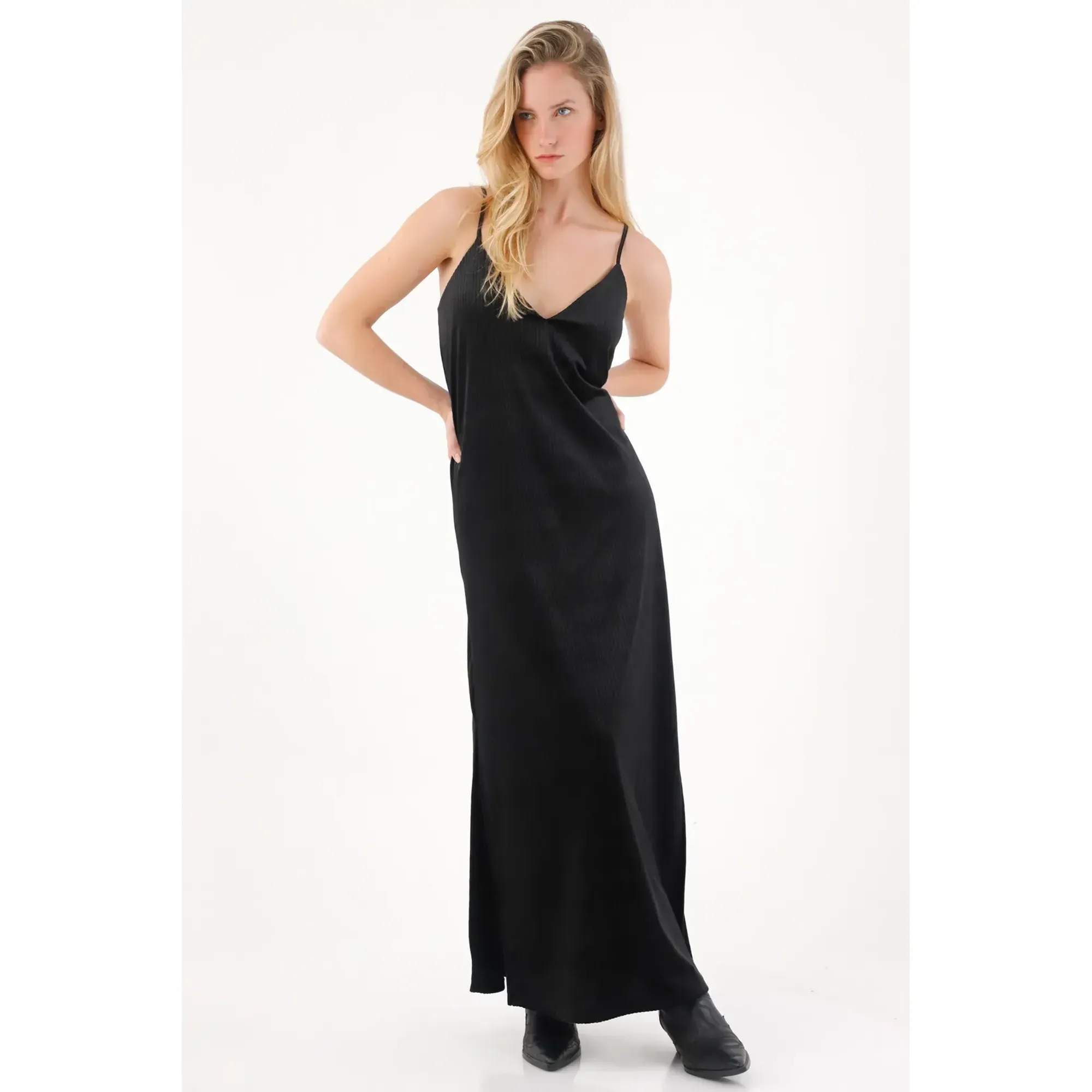 Vestido largo en velvet negro para mujer