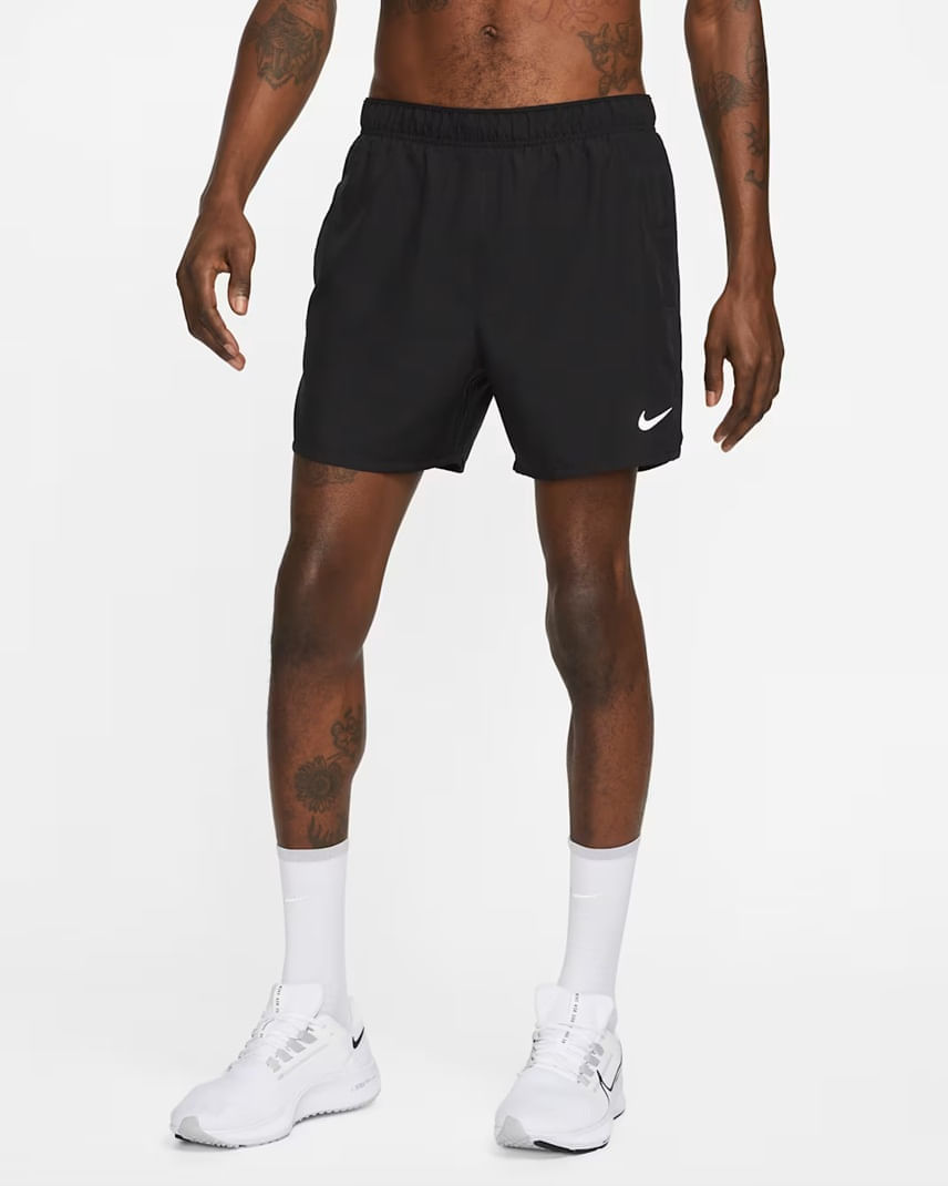 Short Nike Hombre Dri Fit Challenger 5” DV9363-010 Negro Running