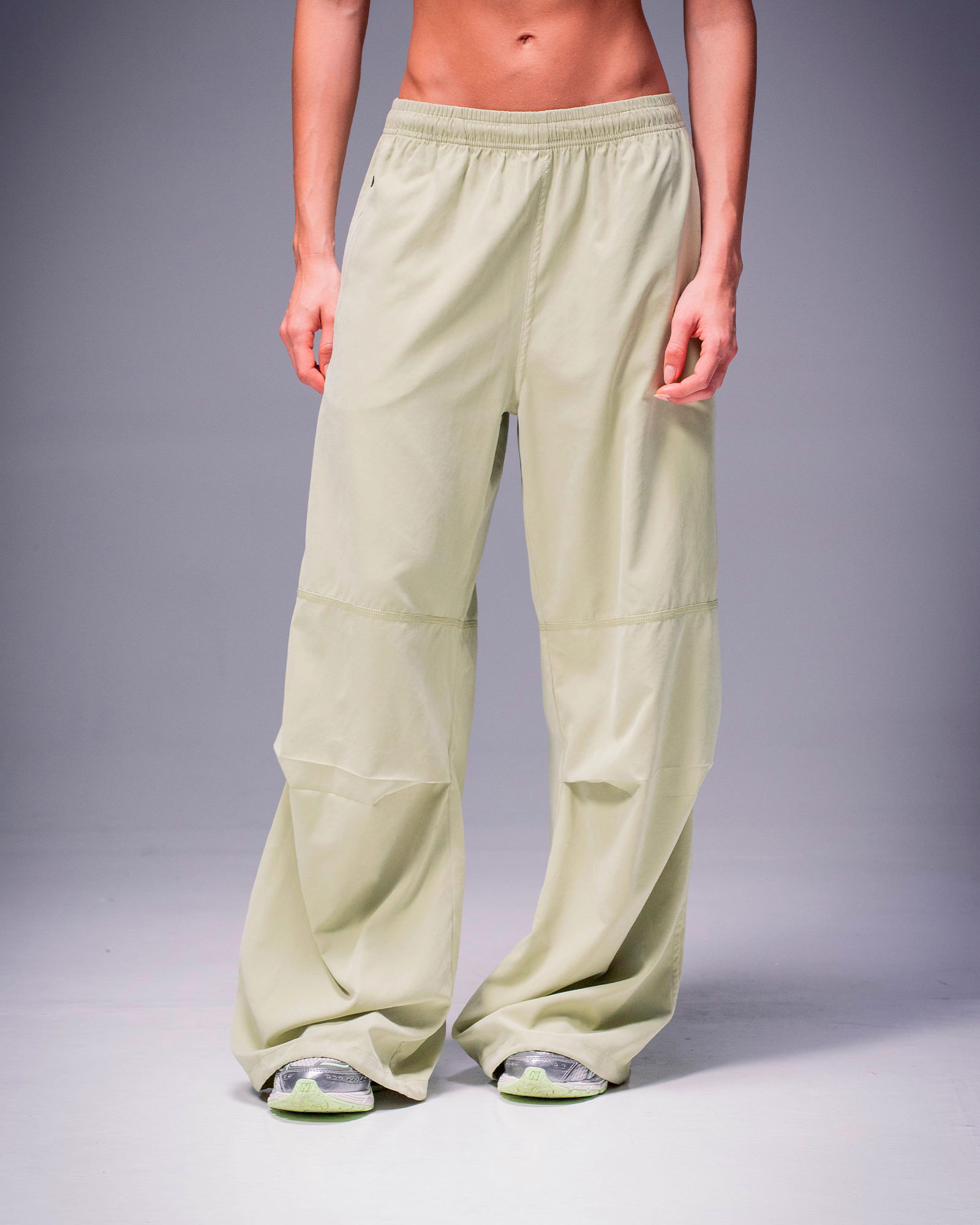 Pantalón Con Bota Resortada,  Color VERDE SAGE Para Mujer