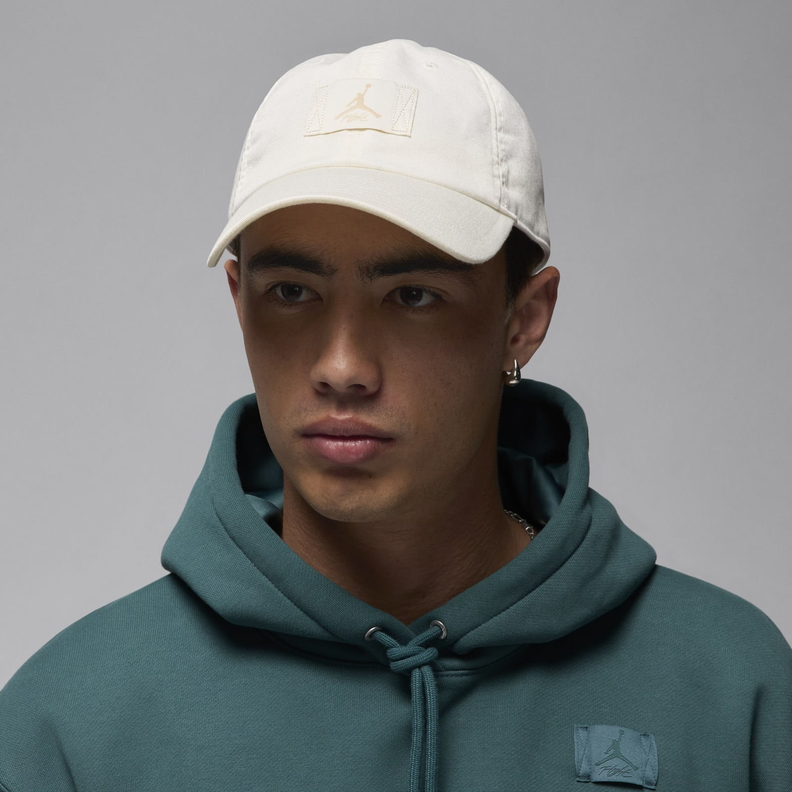 Gorra Nike Hombre Club Cap US CB FLT Patch FD5181-133 Blanca Casual