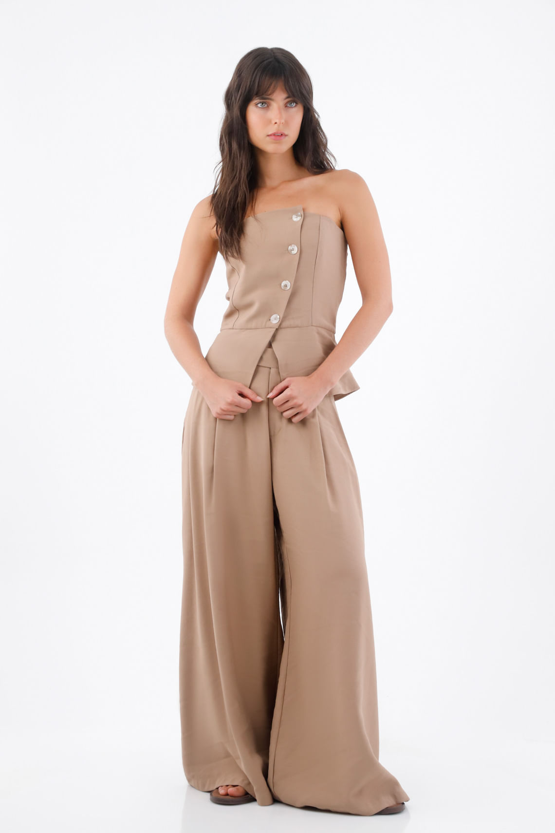 Camisa sin tirantes para mujer viscosa arena con botones diagonales