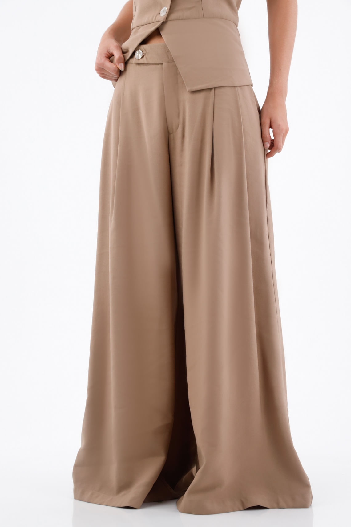 Pantalón para mujer viscosa arena palazzo con pliegues frontales