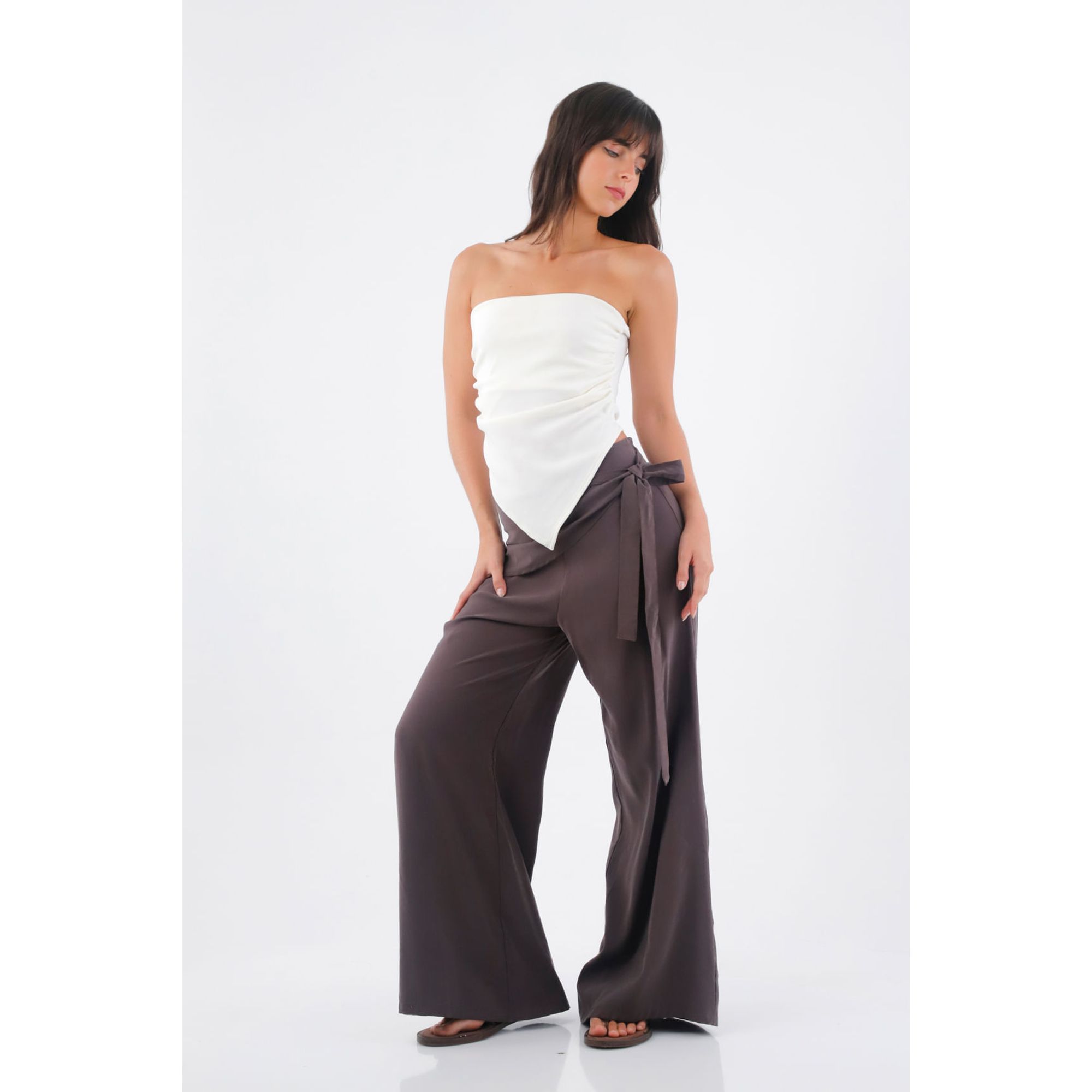 Pantalón mujer en viscosa marrón palazzo con cintura cruzada
