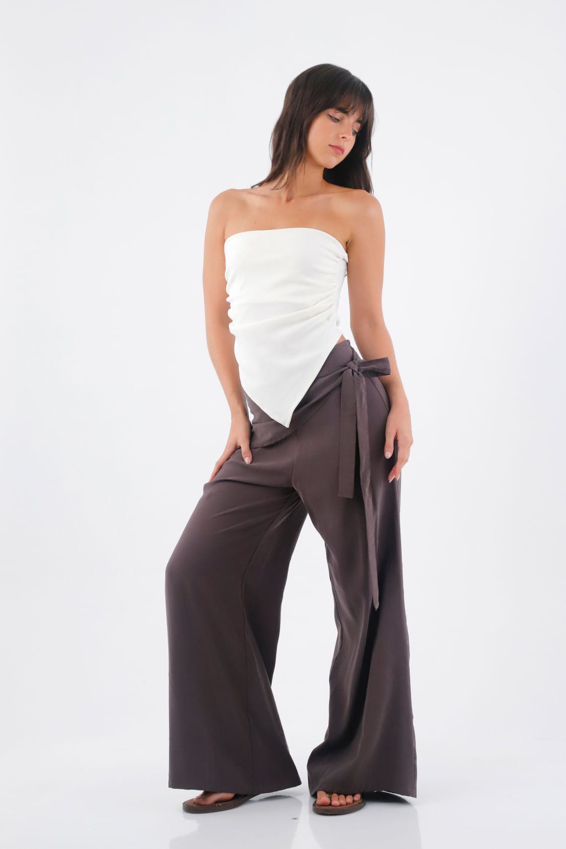 Pantalón mujer en viscosa marrón palazzo con cintura cruzada