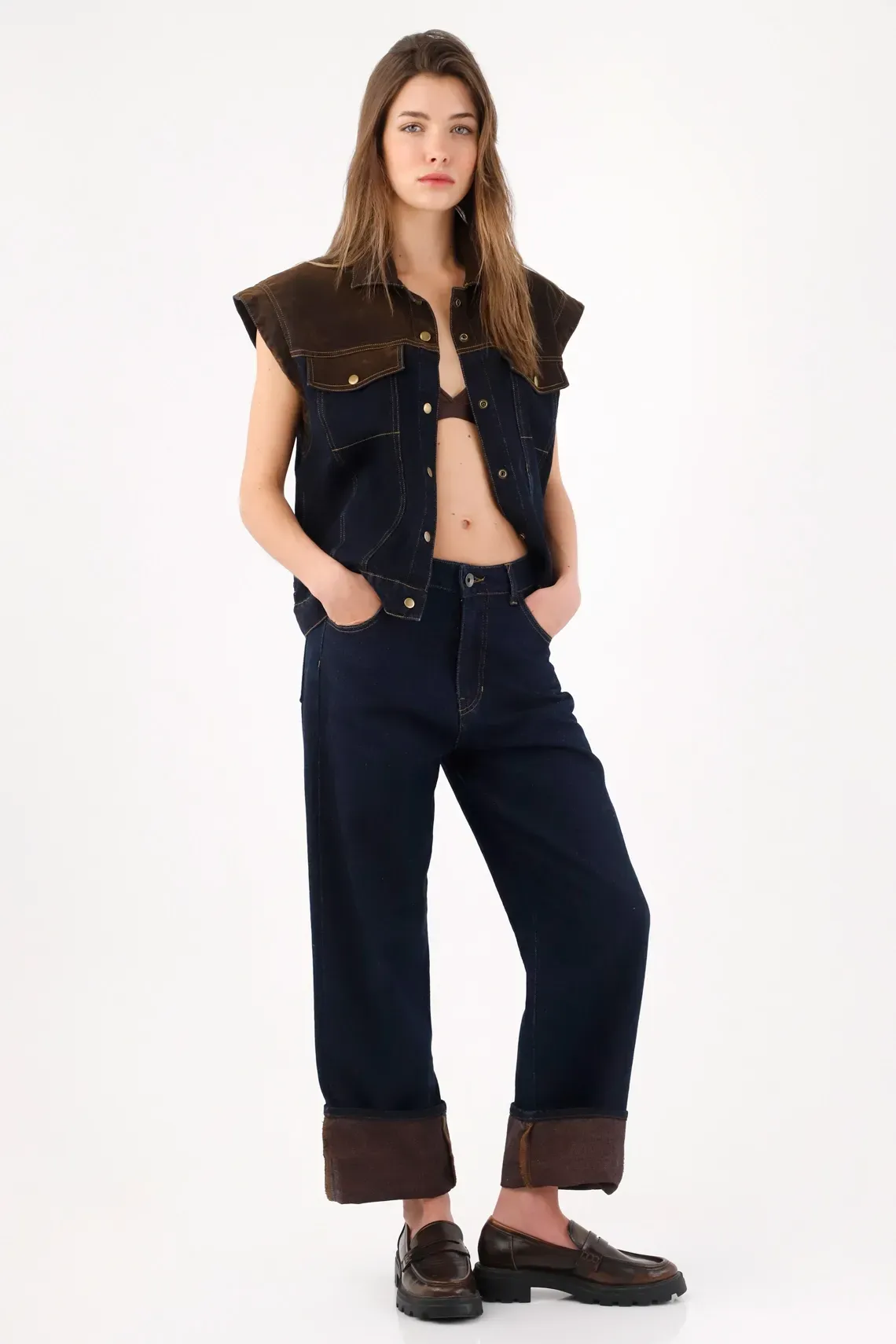 Jean recto con dobladillo ancho en denim azul oscuro para mujer