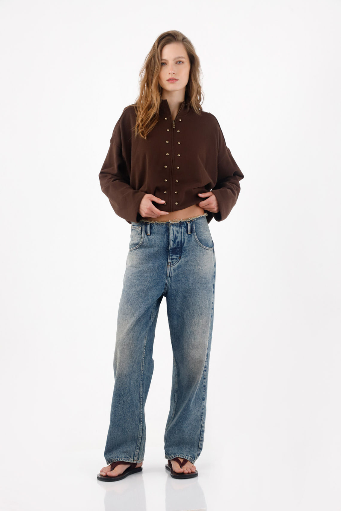 Jeans recto en denim azul medio con efecto vintage difuminado para mujer