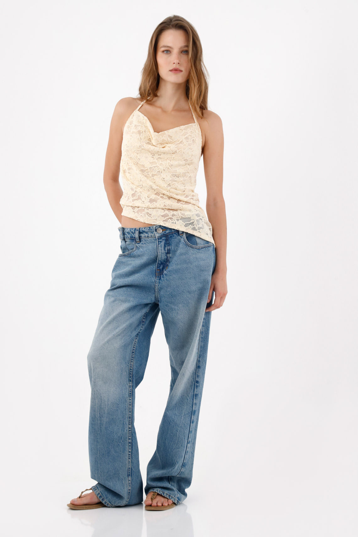 Top ajustado con escote en encaje beige para mujer
