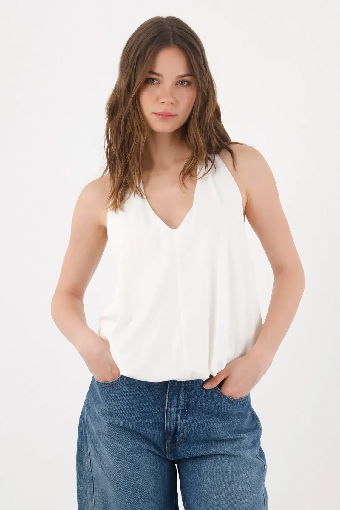 Camiseta sin mangas fit relajado con pliegue central en algodón blanco para mujer