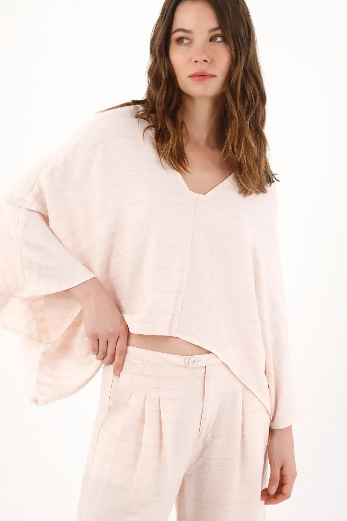 Camisa oversize con mangas sueltas en rosa pálido para mujer